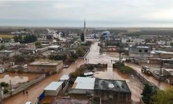 Sağanak nedeniyle su altında kalan mahalle ve tarım arazileri havadan görüntülendi