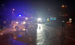 Sakarya'da iki otomobil çarpıştı; 6 yaralı