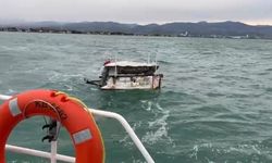 Samsun'da açık denizde sürüklenen tekne kıyıya çekildi