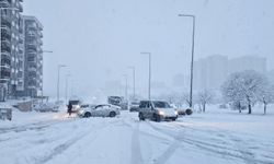 Şanlıurfa'ya mevsimin ilk karı düştü; okullar tatil edildi