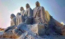 Şehit askerler anısına yapılan kardan heykeller tamamlandı