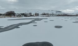 Sivas'ta soğuk hava; Hafik Gölü kısmen buz tuttu