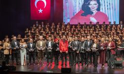 Türkan Şoray, ‘İyilik Korosu’ ile Mersin’de sanatseverlerle buluştu