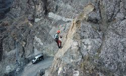 Yusufeli'de kaya riskine karşı endüstriyel dağcılar görevde