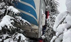 2 TIR'ın çarpıştığı kaza kamerada