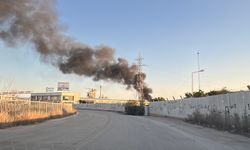 Adana'da plastik malzemelerin bulunduğu iş yeri yandı