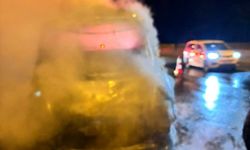 Adana'da seyir halindeyken alev alan çekici yandı