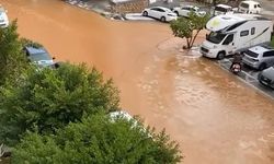 Alanya'da sağanak ve dolu hayatı olumsuz etkiledi