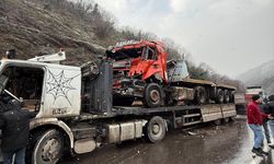 Alkollü sürücünün kullandığı TIR, uçuruma devrildi