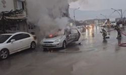 Amasya'da seyir halindeyken alev alan otomobil yandı