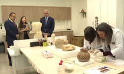 Bakan Ersoy'dan Konservasyon Laboratuvarı'na ziyaret