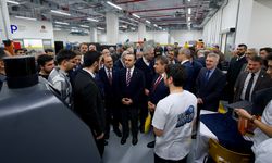 Bakan Kacır, Endüstriyel Tasarım ve Prototipleme Merkezini ziyaret etti