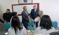 Bakan Tekin öğrencilere karne dağıttı: Yarıyıl tatilinde dinlenip, kitap okuyarak vakit geçirin