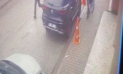 Çocuğunun eski öğretmenini darp edip, silahla ateş etti; o anlar kamerada