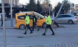 Direksiyonda kalp krizi geçirip, kaza yapan taksi şoförü öldü