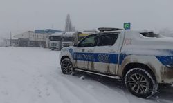 Doğu kar altında; 1561 yerleşim biriminin yolu kapandı (2)