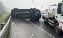 Düzce'de ambulans devrildi; 2 yaralı