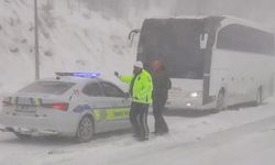 Erciyes'te tipi nedeniyle otobüste mahsur kalan 44 kişi kurtarıldı