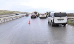 İstanbul- Arnavutköy'de İETT otobüsü bariyerlere çarptı; 2 yaralı / Geniş haber- aktüel görüntü