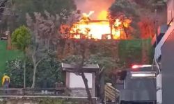 İstanbul- Beşiktaş'ta restoranın müştemilatı alev alev yandı