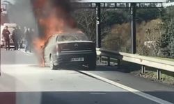 İstanbul- Esenyurt'ta yanan otomobil hurdaya döndü