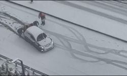 İstanbul - Eyüpsultan'da kar yağışı; araçlar yolda kaldı