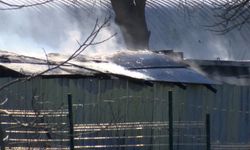 İstanbul- Küçükçekmece'de üniversite bahçesindeki işçi konteynerinde çıkan yangın söndürüldü