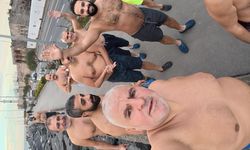 İstanbul - Sarayburnu'nda lodosa rağmen denize girdiler