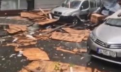 İstanbul - Şişli'de fırtınada çatının uçtuğu anlar kamerada; ölümden son anda kurtuldu
