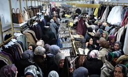 İstanbul - Sultangazi'de mağaza açılışında izdiham yaşandı