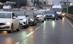 İstanbul- Yenibosna D-100 Karayolu'nda 6 aracın karıştığı zincirleme kaza; 2 yaralı / Geniş haber- aktüel görüntü