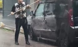 İstanbul - Zeytinburnu'nda yağışlı havayı fırsat bilen sürücü aracını yağmur suyuyla yıkadı