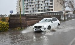 İzmir'de sağanak etkili oldu