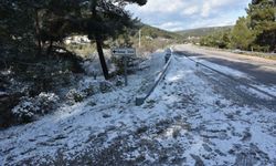 İzmir'de yeni yılın ilk gününde kar yağışı etkili oldu