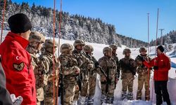 Jandarmadan karda arama kurtarma tatbikatı