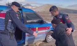 Jandarmanın bulduğu alzheimer hastası, 'Ayaklarım çamur' diye ekip aracına binmek istemedi