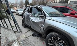 Kamyonla 3 araca çarpıp kaçtı; o anlar kamerada