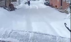 Kar küreme aracına oyun havası ile karşılama