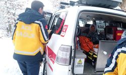 Kardan kapanan yol açılıp hastaneye ulaştırıldı
