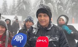 Kartepe'de kar keyfi; tatilciler şambrelle kaydı, kar topu oynadı / Ek fotoğraflar