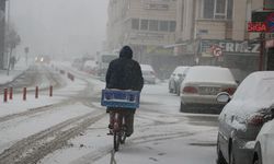 Kayseri'de yılın ilk gününde kar ve sis