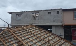 Kocaeli'de şiddetli fırtınada çatılar uçtu, minare devrildi: 2 yaralı (7)