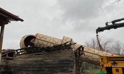 Kocaeli'de şiddetli fırtınada çatılar uçtu, minare devrildi; o anlar kamerada (6)