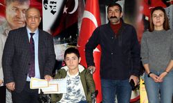 Kol ve bacakları olmayan Nakşin'e okulda alkışlı karne sürprizi