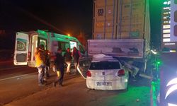 Manisa'da otomobil, yayaya ve TIR'a çarptı; 1'i ağır 3 yaralı