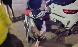 Motosiklet yolun karşısına geçmek isteyen yayaya çarptı: 2 yaralı