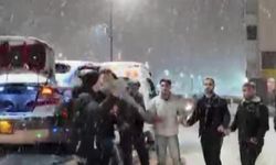 Muş'ta gençler ve çocuklar karın keyfini çıkardı