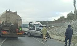 Otomobil ile minibüs çarpıştı; 1 ölü, 9 yaralı
