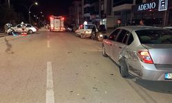 Park halindeki otomobile çarpıp takla atan araçta mahsur kaldı