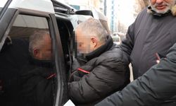 Sahte altınları bozdurmak isterken yakalandı